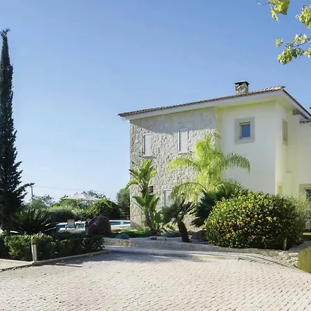 Kiki Villa Peyia
