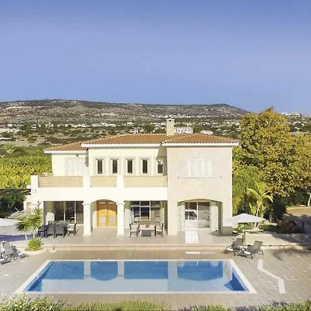 Kiki Villa Peyia